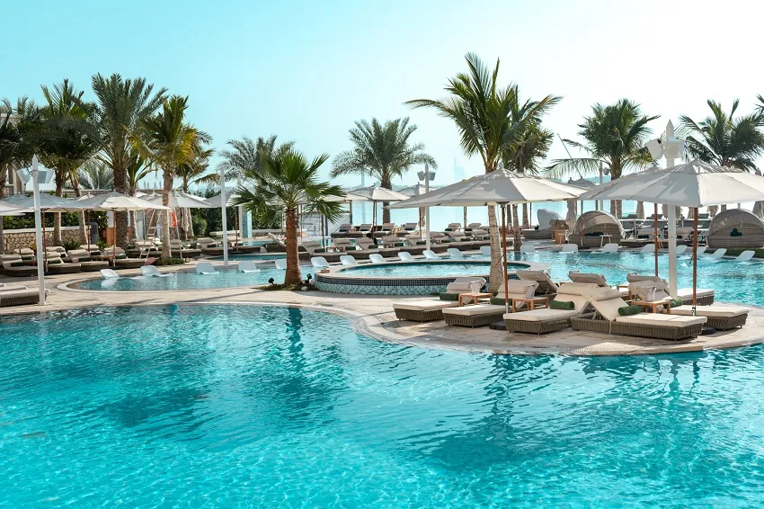 palm jumeirah beach clubs